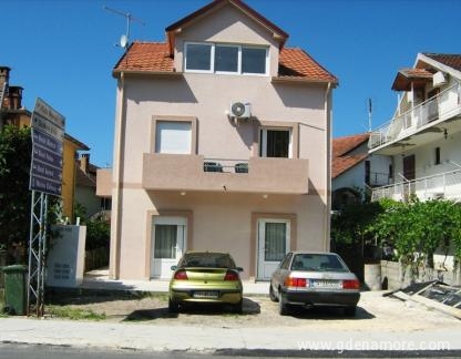 Appartements Tivat Music (centre), logement privé à Tivat, Monténégro